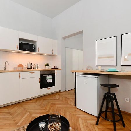 Monochrome Chic Apartments R613 Budapest Ngoại thất bức ảnh