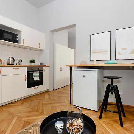 Monochrome Chic Apartments R613 Budapest Ngoại thất bức ảnh