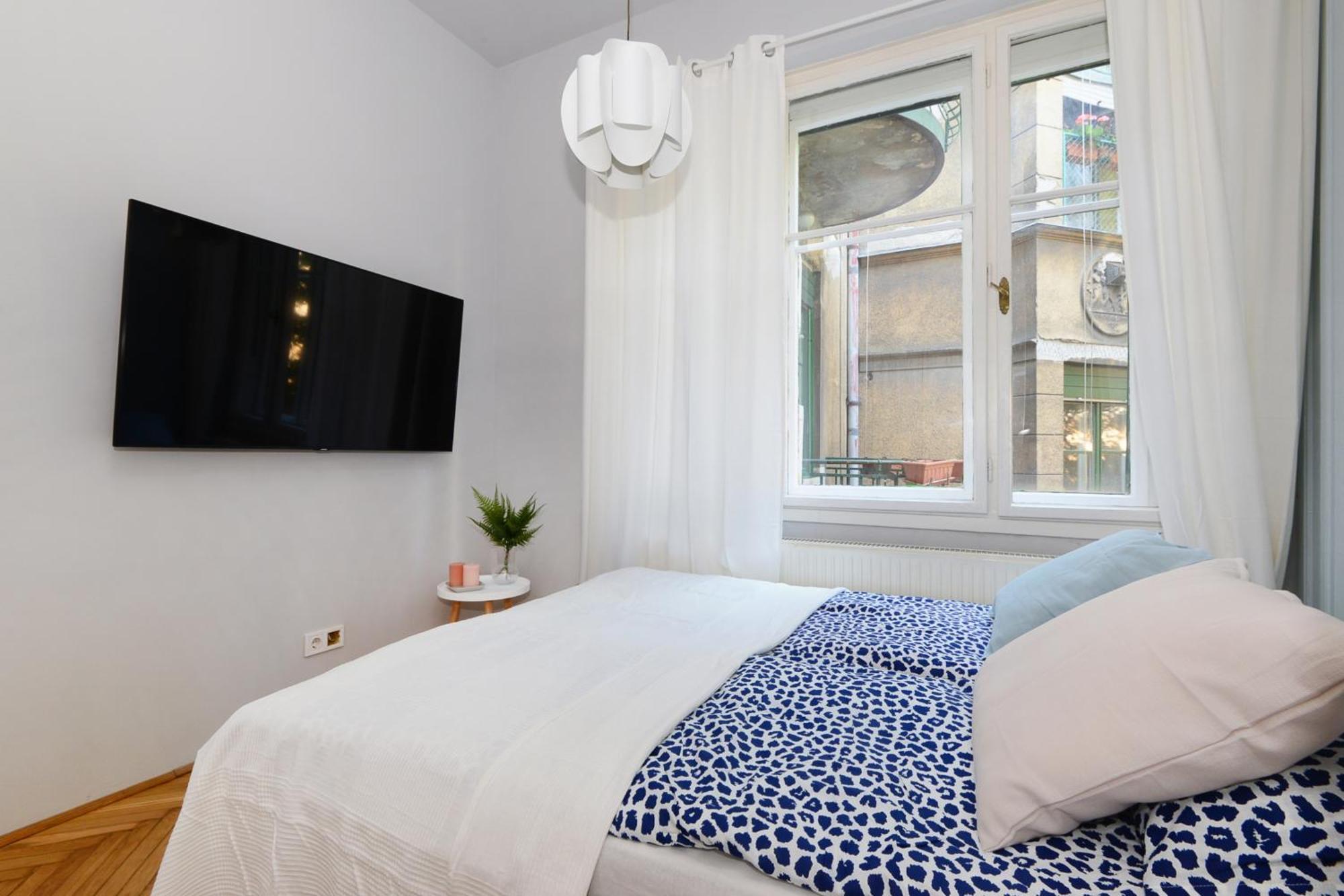 Monochrome Chic Apartments R613 Budapest Ngoại thất bức ảnh