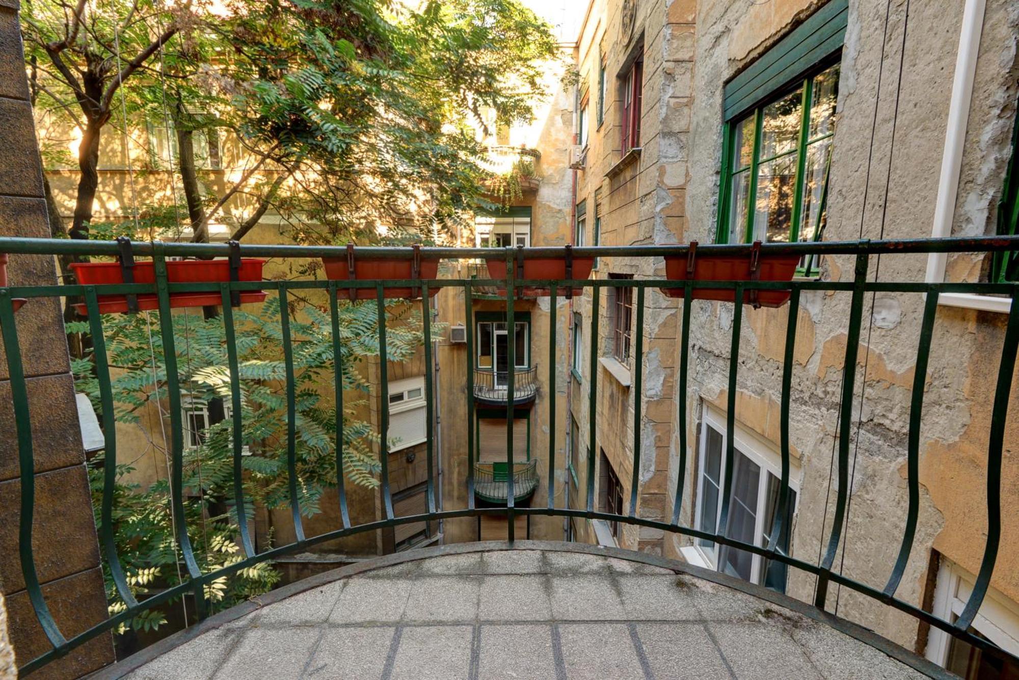 Monochrome Chic Apartments R613 Budapest Ngoại thất bức ảnh